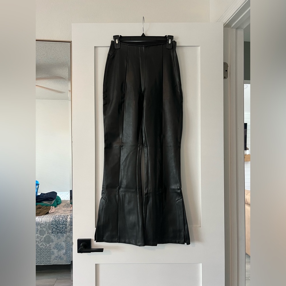 Abercrombie & Fitch Black Vegan Leather Split Hem Flare Pants Size Small Short